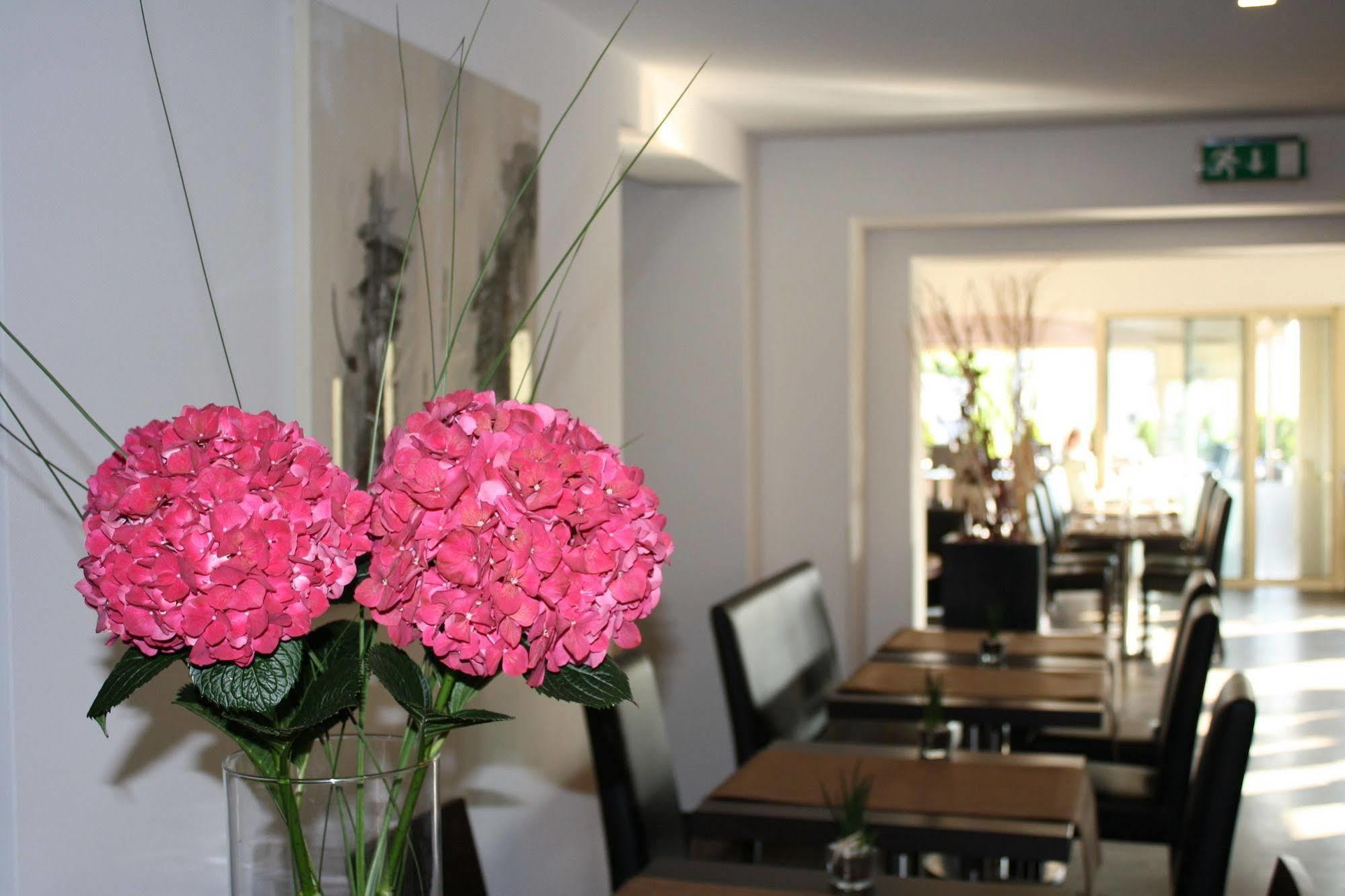 Bivius Hotel Restaurant Luxembourg Strassen Exterior foto